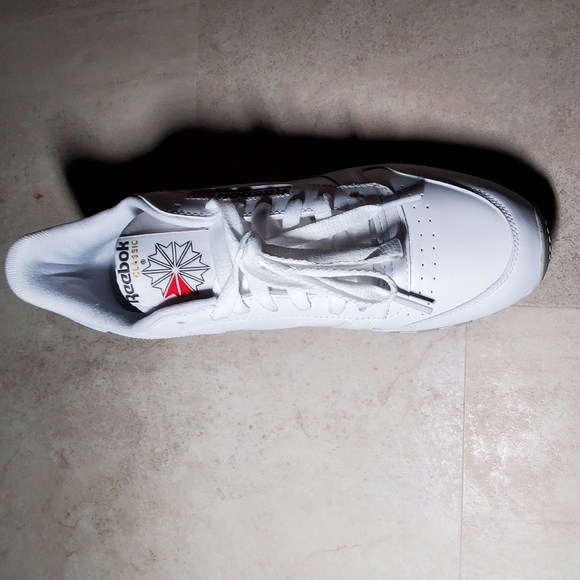 Brand new Reebok Classic,Men Size 9 - Picture 3 of 10